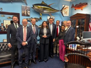 Bipartisan suits went on an AUKUS junket to sell out Australian sovereignty 